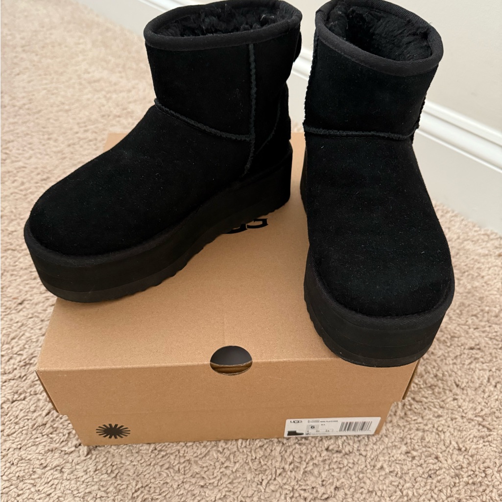 Ugg Classic Mini Platform Boot Womens Size 6